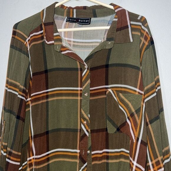 Polly & Esther tunic length button-down plaid shirt - Picture 6 of 9